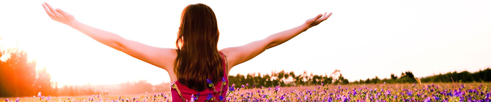 Eine Frau nach der Nutzung von CBD gegen Angst